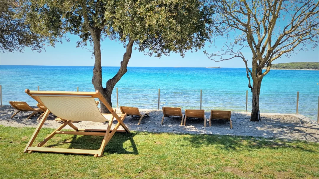 9,5 km of coastline with beautifully maintained beaches